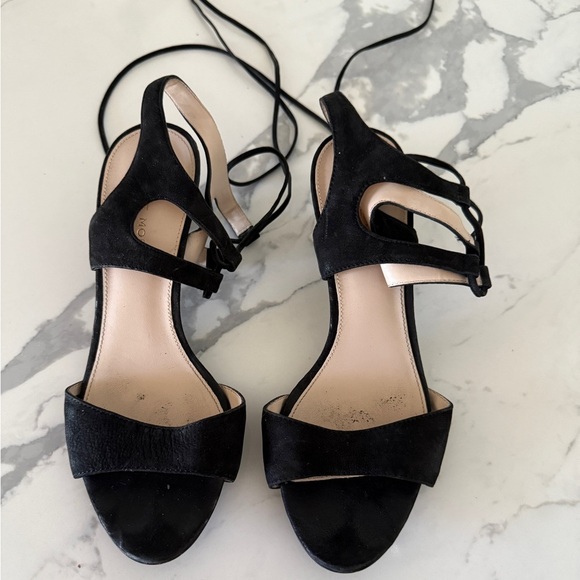 Pelle Moda black velvet kitten heels size 7.5 - Picture 1 of 6